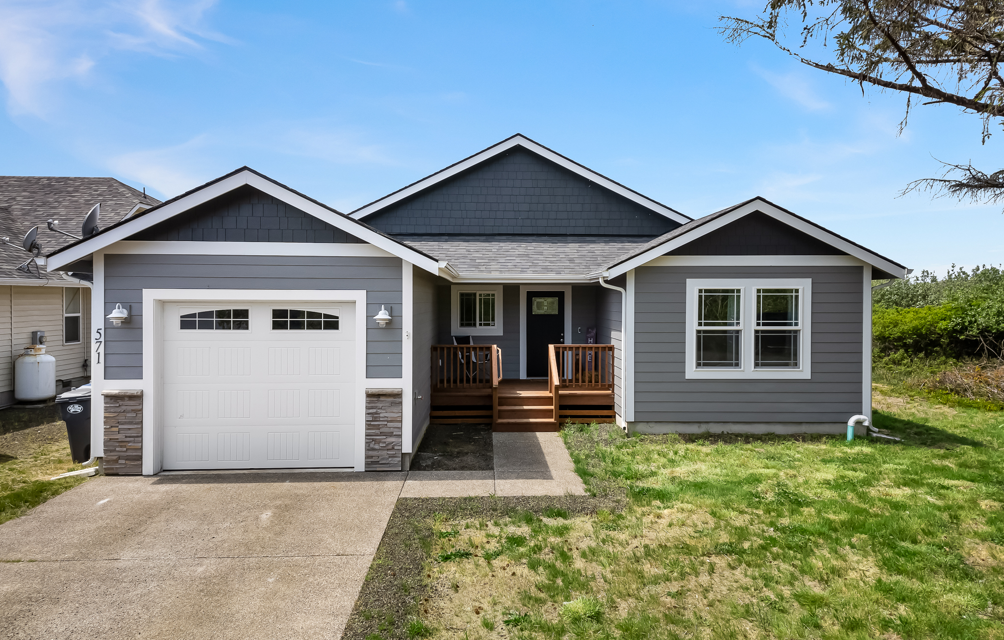 571 Puffin Avenue Northeast
