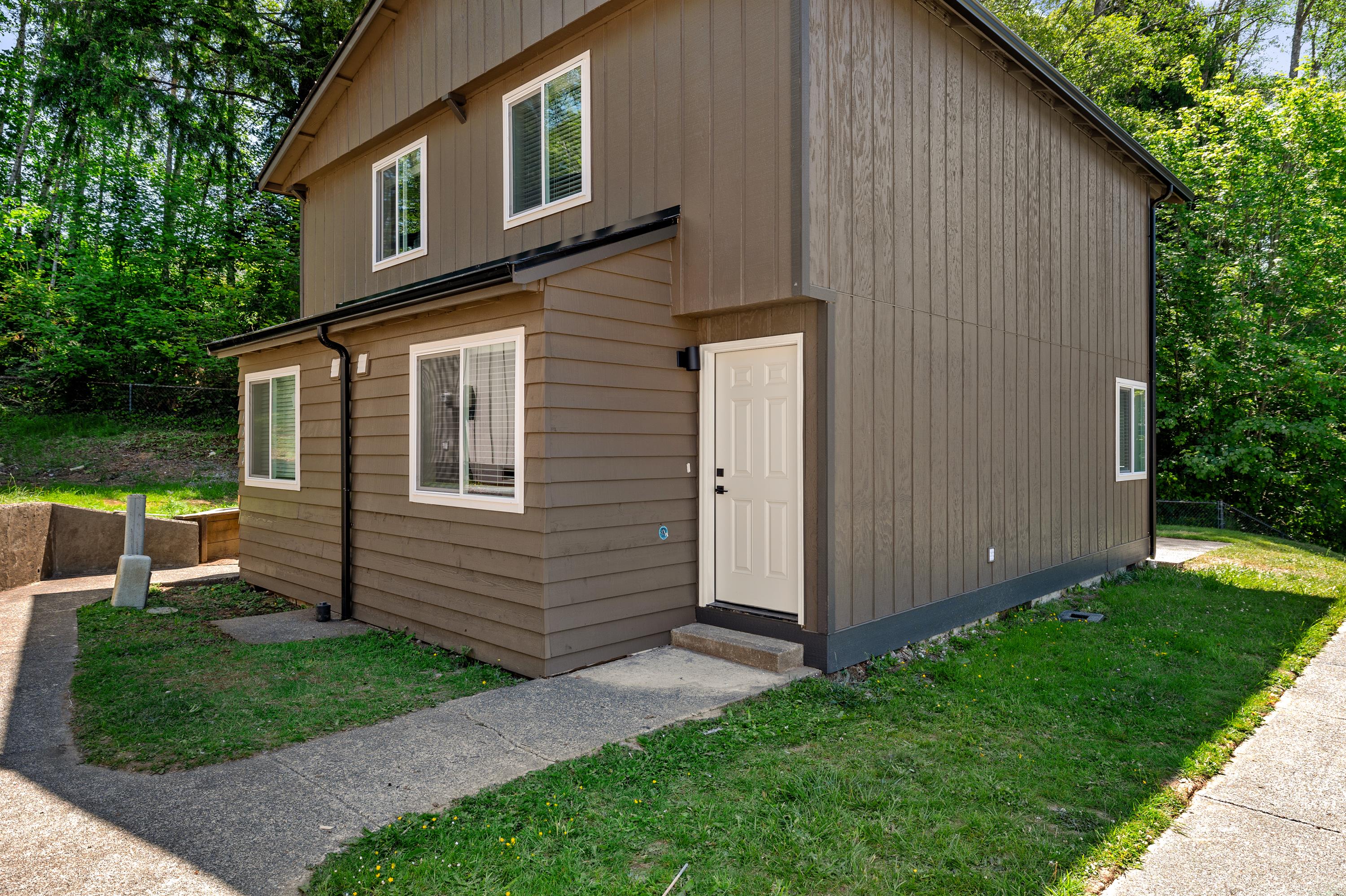1002 Ash Street - 1024